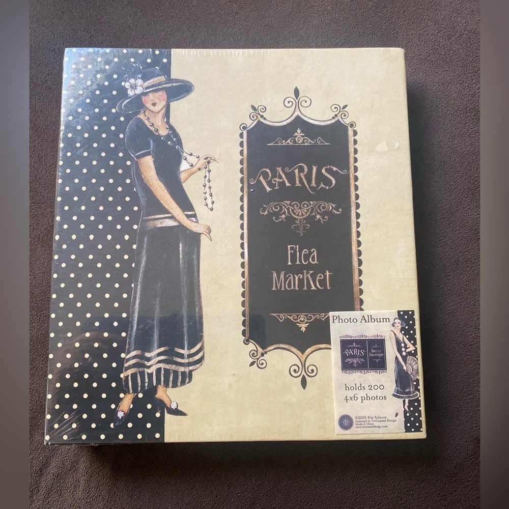 2 Photo Albums - Picture 2 of 4